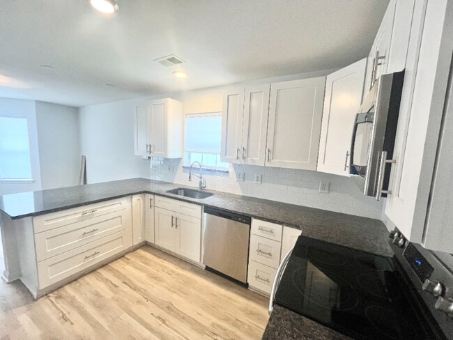 Building Photo - 473 Dandelion Ln