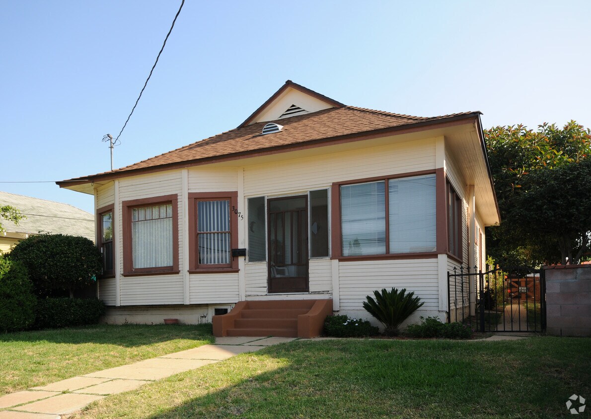 Building Photo - 3075 E 6th St
