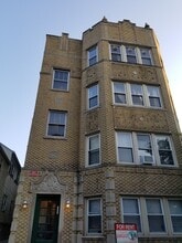 Building Photo - 1923 W Belle Plaine Ave
