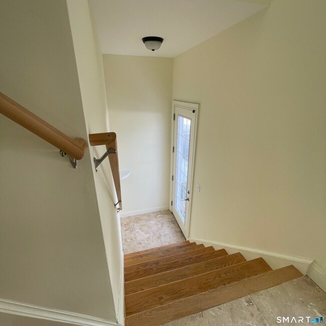 Building Photo - 157 W Main St