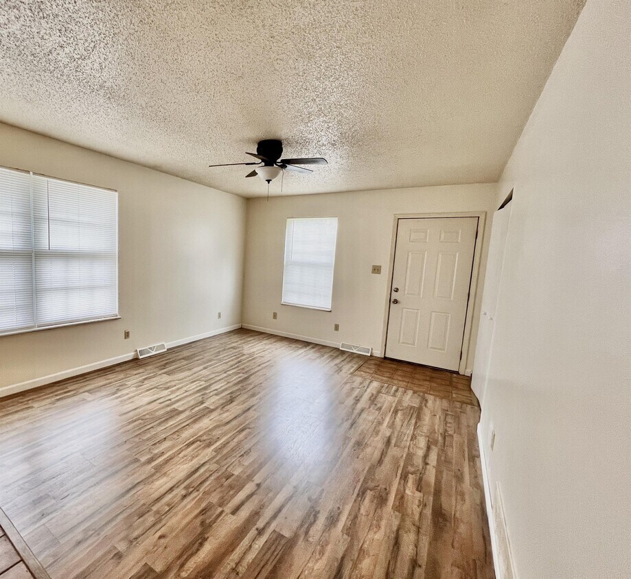 Primary Photo - 356 S Olive St