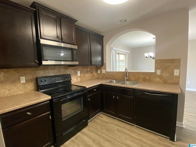 Building Photo - 4853 Woodford Wy