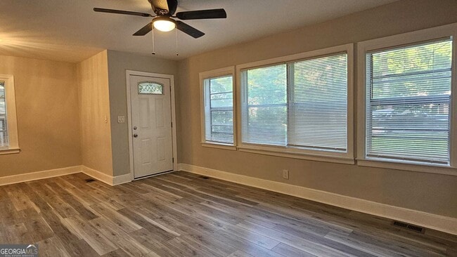 Building Photo - 1830 Meadow Ln