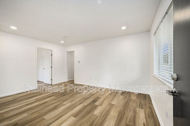 Building Photo - 8300 Robinson St