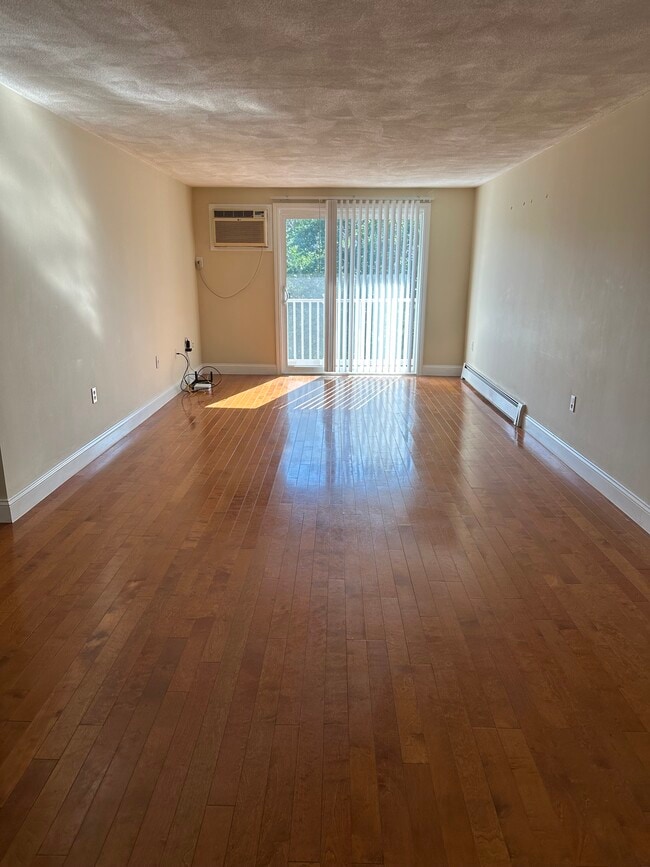 Building Photo - 16 Kenmar Dr