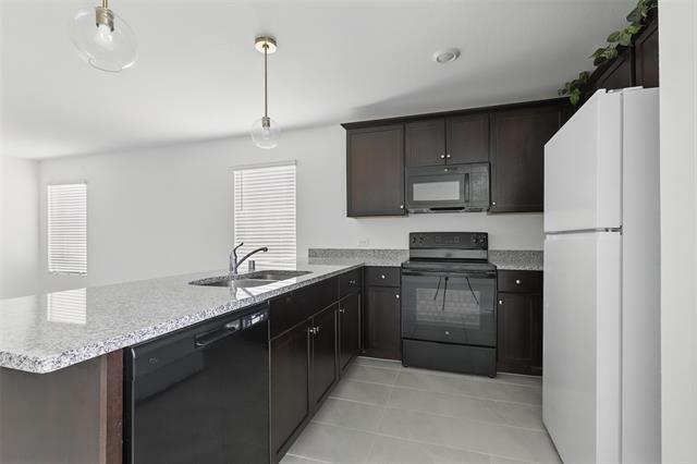 Building Photo - 1364 Beach Dr
