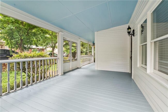 Building Photo - 240 Melrose Ave