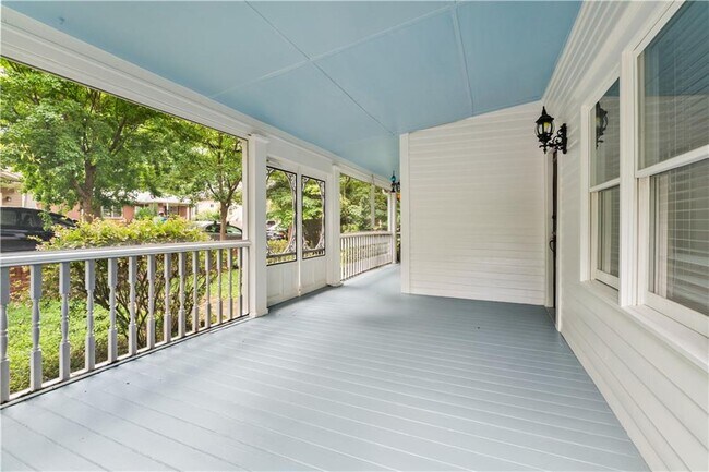 Foto del edificio - 240 Melrose Ave