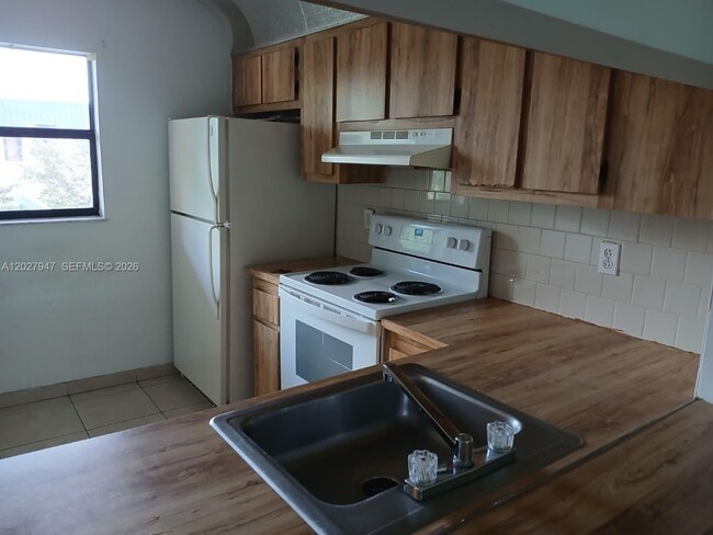 Foto del edificio - 9141 NW 1st Ct