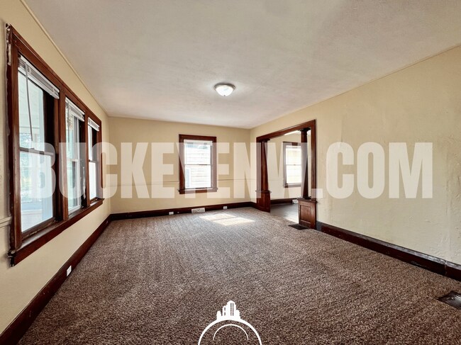 Foto del edificio - 1110 Harding Dr