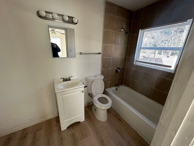 Foto del edificio - NEW IN MANAGEMENT - AVAILABLE Now! *MORE PHOTOS COMING SOON*