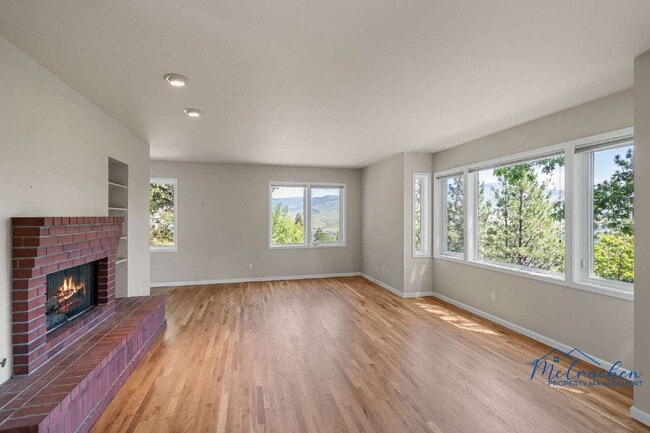 Building Photo - 215 Piedmont Dr