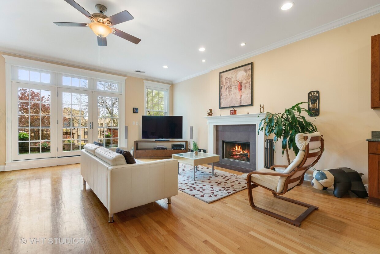 Primary Photo - 3820 N Greenview Ave
