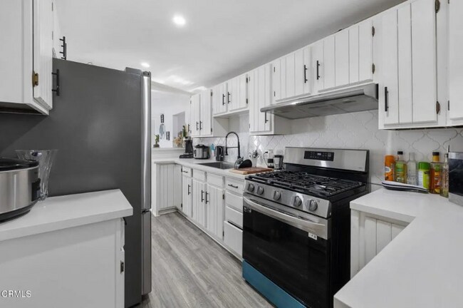 Foto del edificio - 11798 Kagel Canyon St