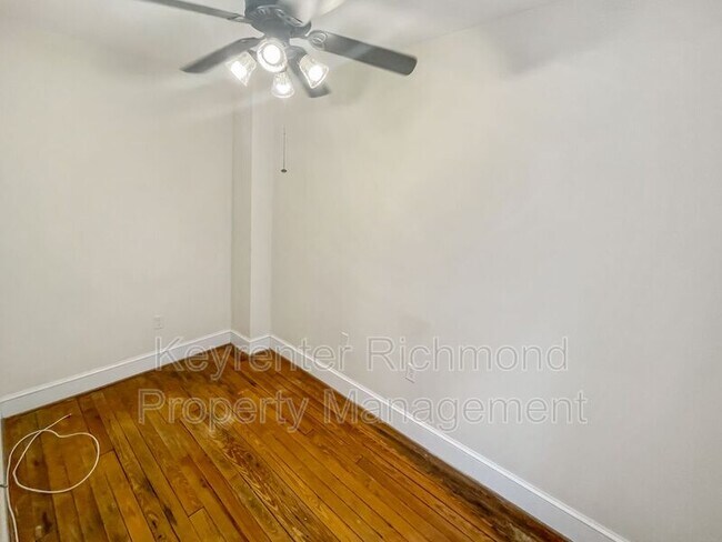 Foto del edificio - 325 N 2nd St