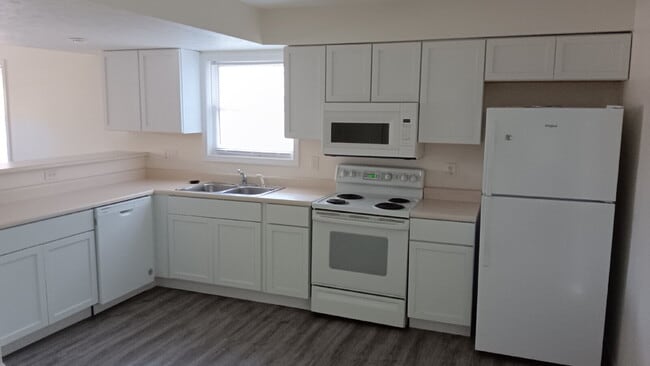 Foto del edificio - 3BR, 2.5BA end unit available August 1, 2025