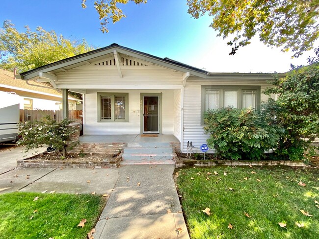 Foto del edificio - Adorable Home in Mid-town Sacramento!