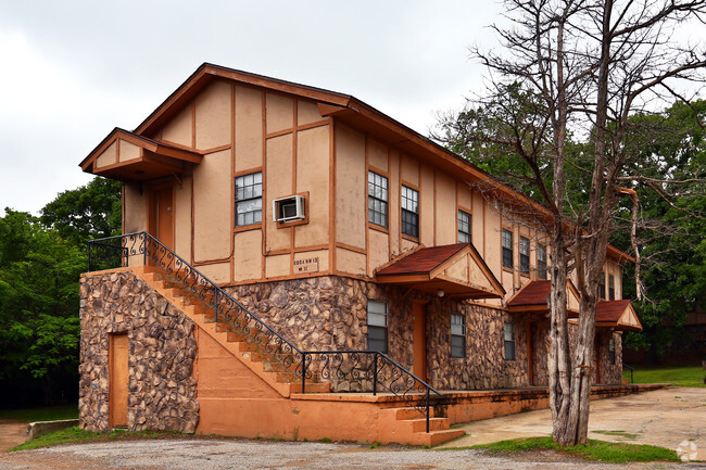 Exterior - Pine Lake Apartments