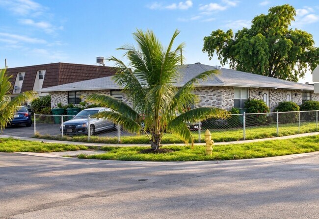 Foto del edificio - 5845 NW 19th St