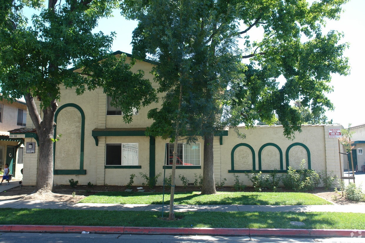 Building Photo - 682-684 Richmond Ave