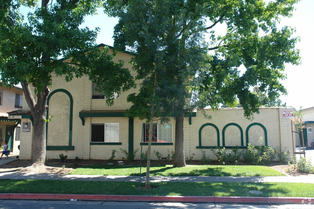 Foto del edificio - 682-684 Richmond Ave