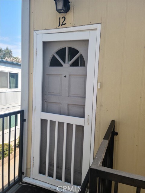 Foto del edificio - 470 S Los Robles Ave