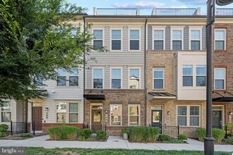 Building Photo - 148 Stowe Dr