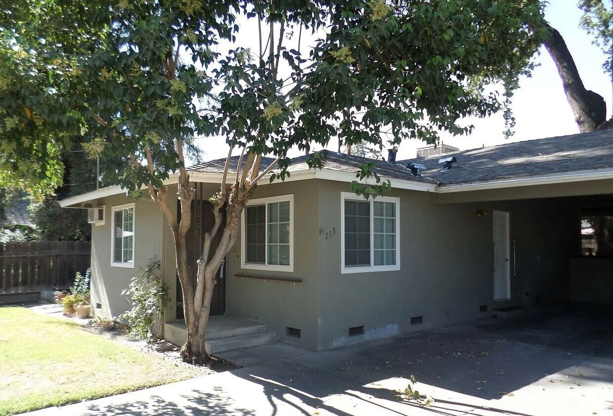 Primary Photo - Oak Park Duplex