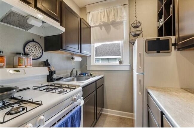 Cocina-estufa de gas - 5010 Bienville St