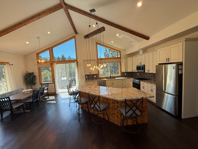 Building Photo - Stunning 4-Bedroom Home with Amazing Views, EV Charger & Solar in Big Bear!