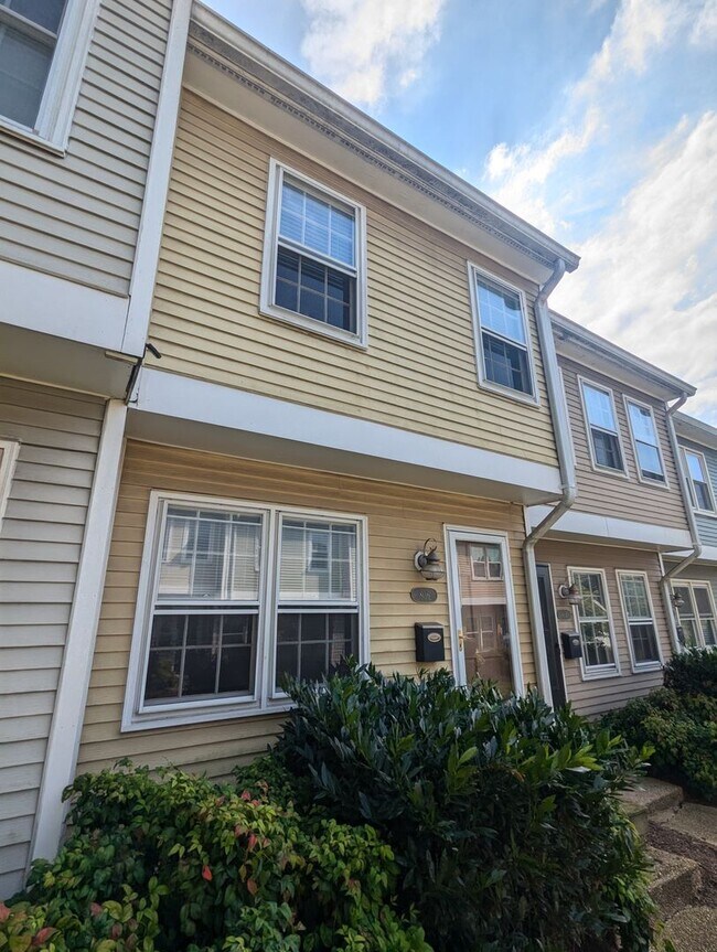 Foto del edificio - Updated townhouse in downtown Frederick re...