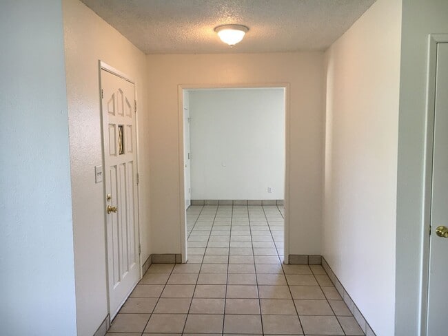 Building Photo - 952 Mango Dr