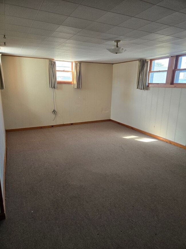 Building Photo - 2 bed, 1 bath
