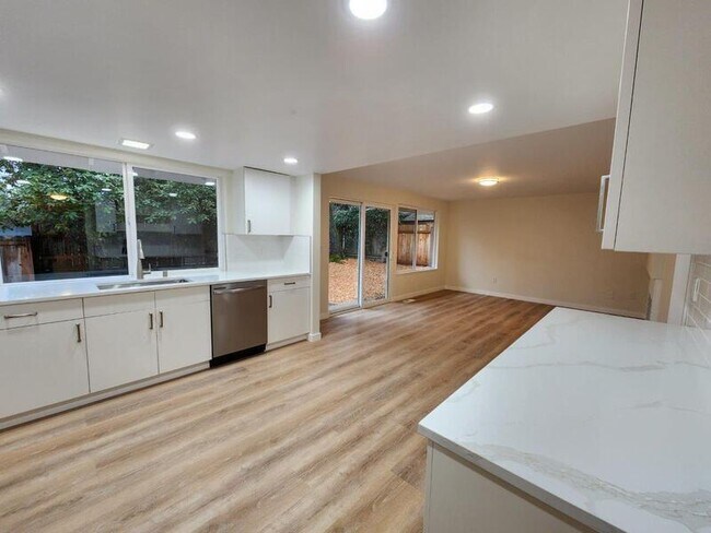 Foto del edificio - 14219 NE 64th Ct