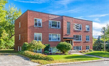 Building Photo - 23 Chapleau Ave.