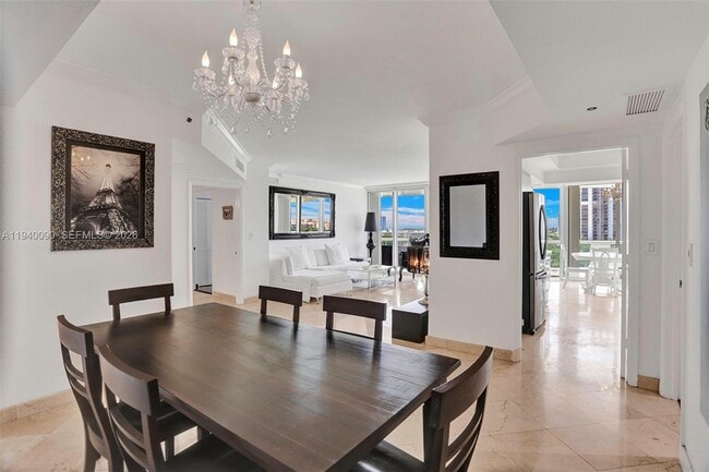 Foto del edificio - 7000 Island Blvd