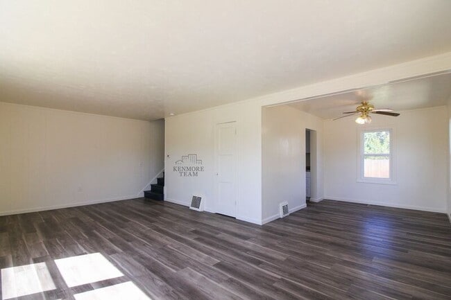 Building Photo - 704 Benham St