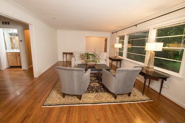 Foto del edificio - 376 Cochran Dr NW