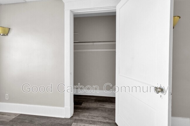 Foto del edificio - 1247 Hertel Ave