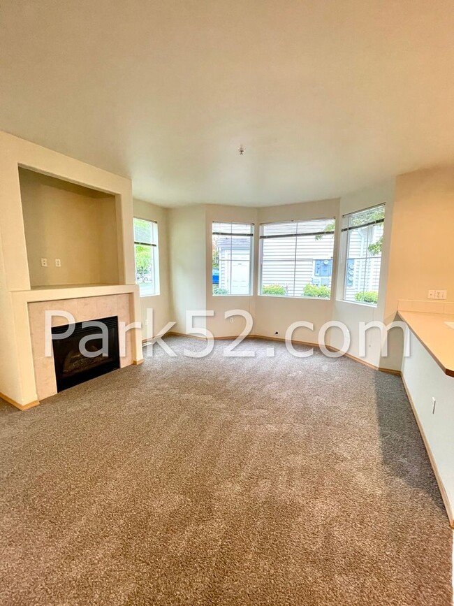 Building Photo - $250 Off First Full Month! 3 Bedroom Townh...
