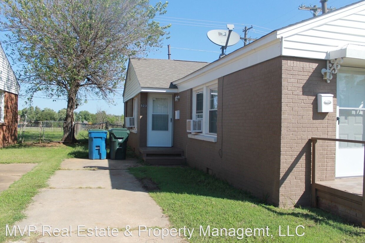 2 br, 1 bath House 523 E Indian Dr House Rental in Midwest City, OK