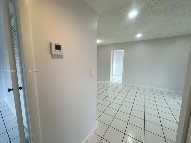 Foto del edificio - 9808 Hammocks Blvd