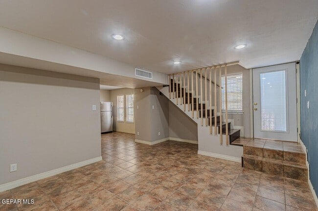 Building Photo - 11105 La Quinta Pl