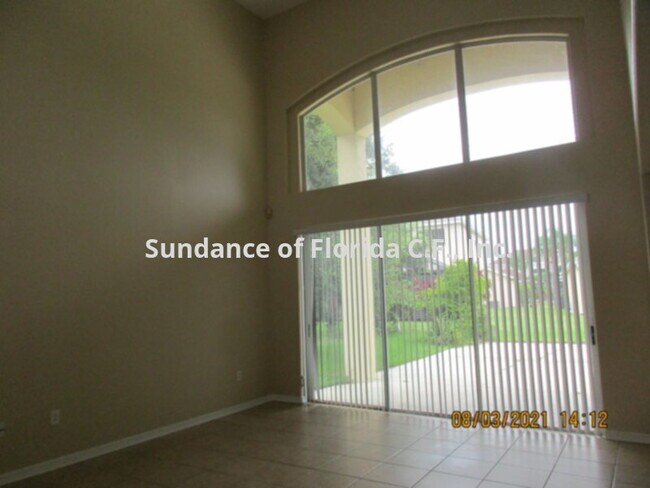 Foto del edificio - Large 2 story home