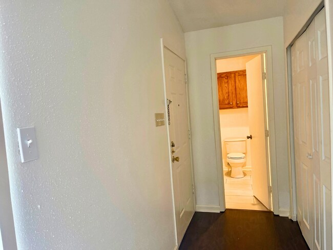 Foto del edificio - Woods Hole 14506-14508