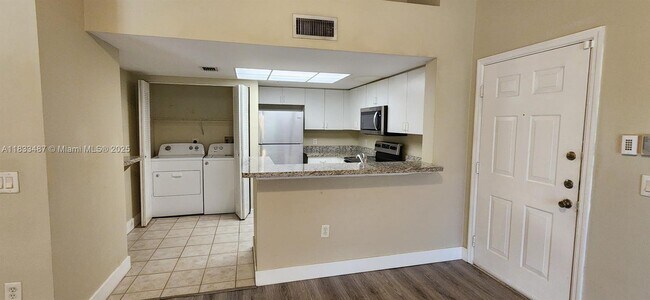 Building Photo - 4151 N Haverhill Rd