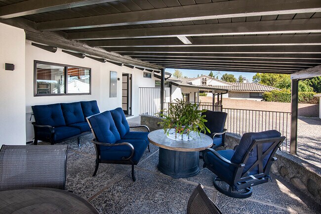 Patio - 562 W 18th St