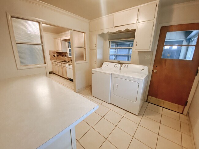 Foto del edificio - Beautiful 3 bedroom/2.5 bathroom home with a 2 car garage in West Lafayette, IN!