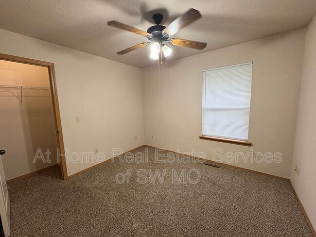 Foto del edificio - 1534 E Kerr St