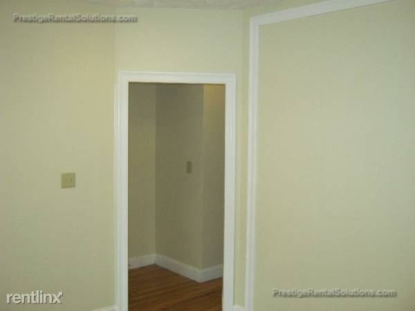 Building Photo - 11 Roxana St